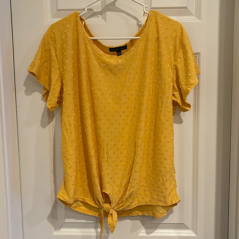 Large yellow short sleeve shirt with tie in front